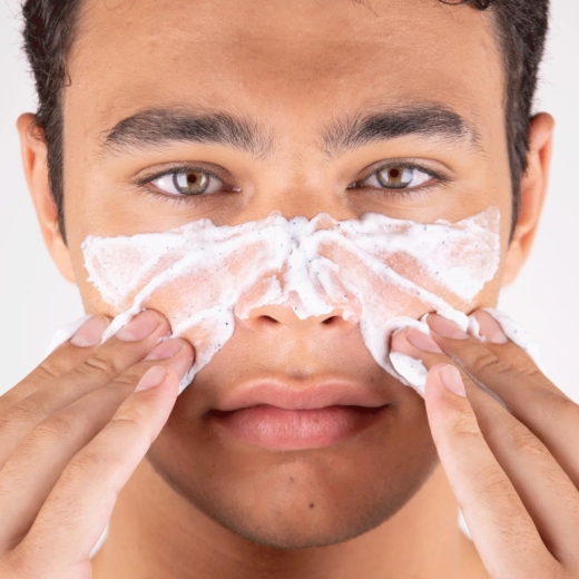 مقشر الوجه للبشرة الدهنية والمختلطة - من  بايفيز